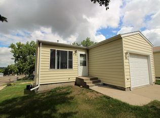 812 6th Ave SW, Minot, ND 58701