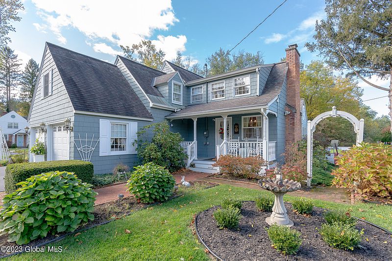 2nd image of 900 Riverside Avenue