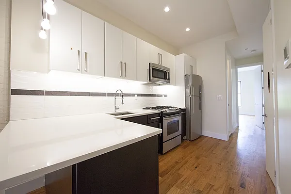 Rented by Brooklyn Group | media 18