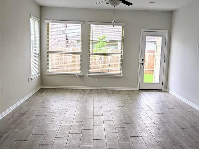 809 Falkland Trce — Photo 8