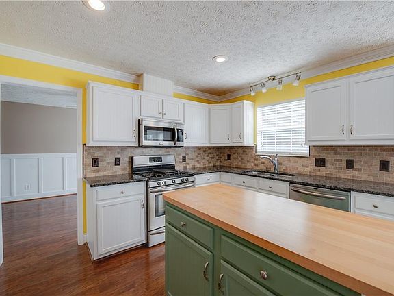 4th image of 614 Aylesbury Dr