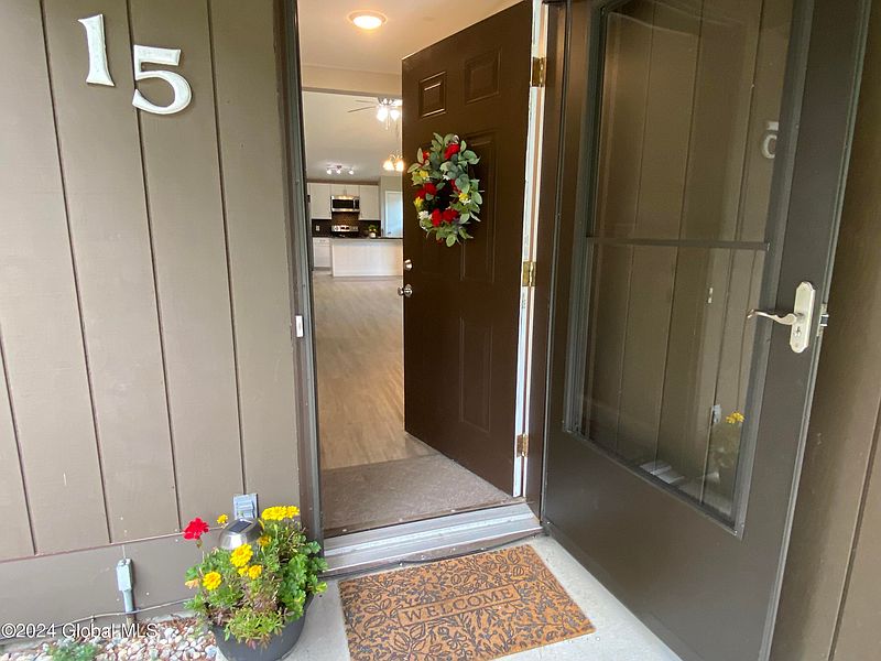 3rd image of 15 Elizabeth Lane
