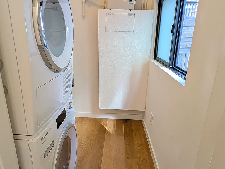 51 Moss St — Photo 17
