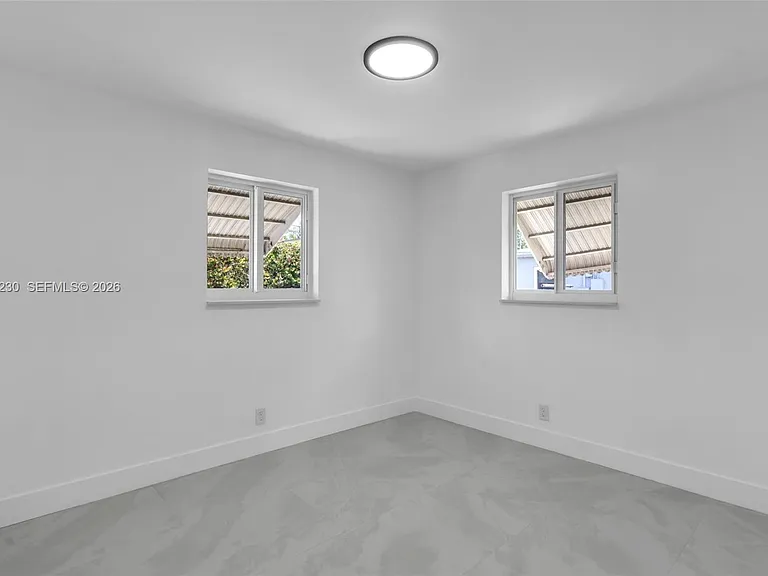 821 SW 7th Ave #2 — Photo 9