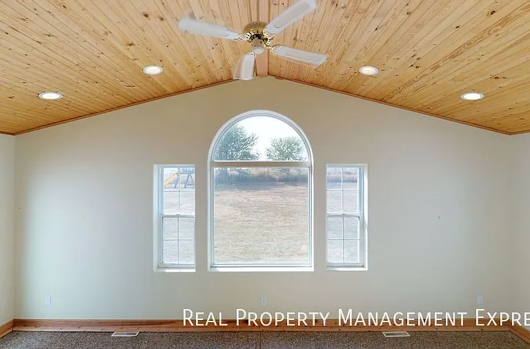 305 E Pine Lake Dr — Photo 15
