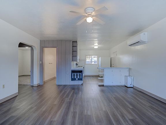 4th image of 121 Dexter St
