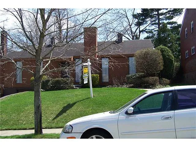 1454 Hawthorne St photo 1