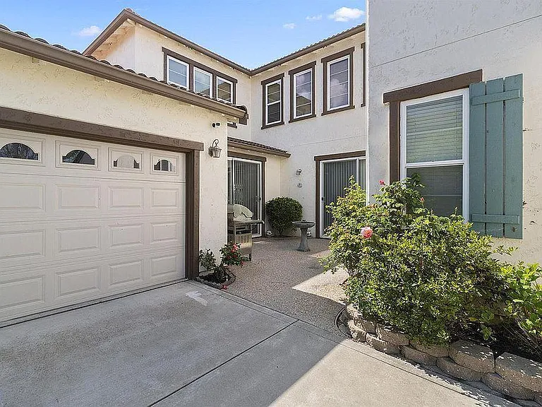 88 Felicia Ave — Photo 3