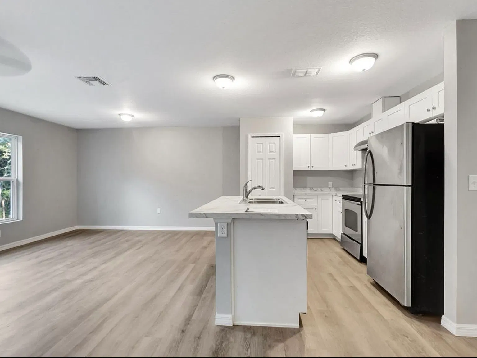7337 Canterbury St — Photo 4