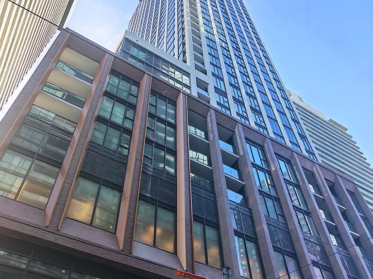 400 King St W #621 — Photo 15