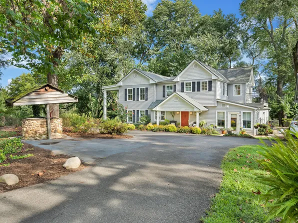 3734 Lake Dr SW, Roanoke, VA 24018