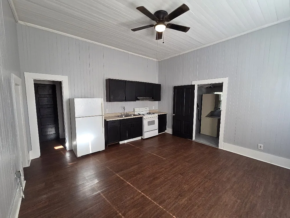 Building Photo - 110 Bulloch St #B