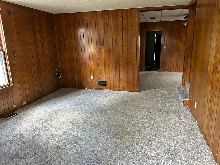 3915 Burnham Ave — Photo 5