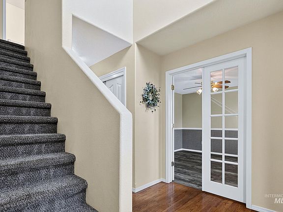 5th image of 713 S Valley Dr
