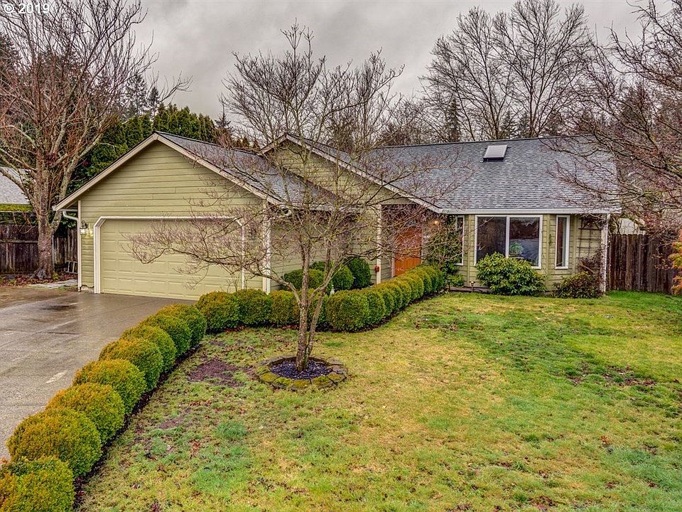 1st image of 802 NE Countryside Dr