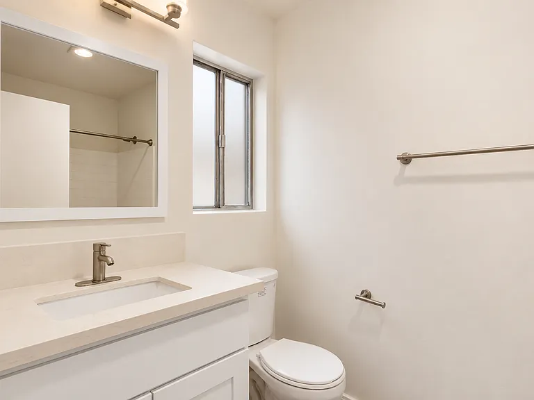 Reseda Apartments | 7650 Reseda Blvd — Photo 18
