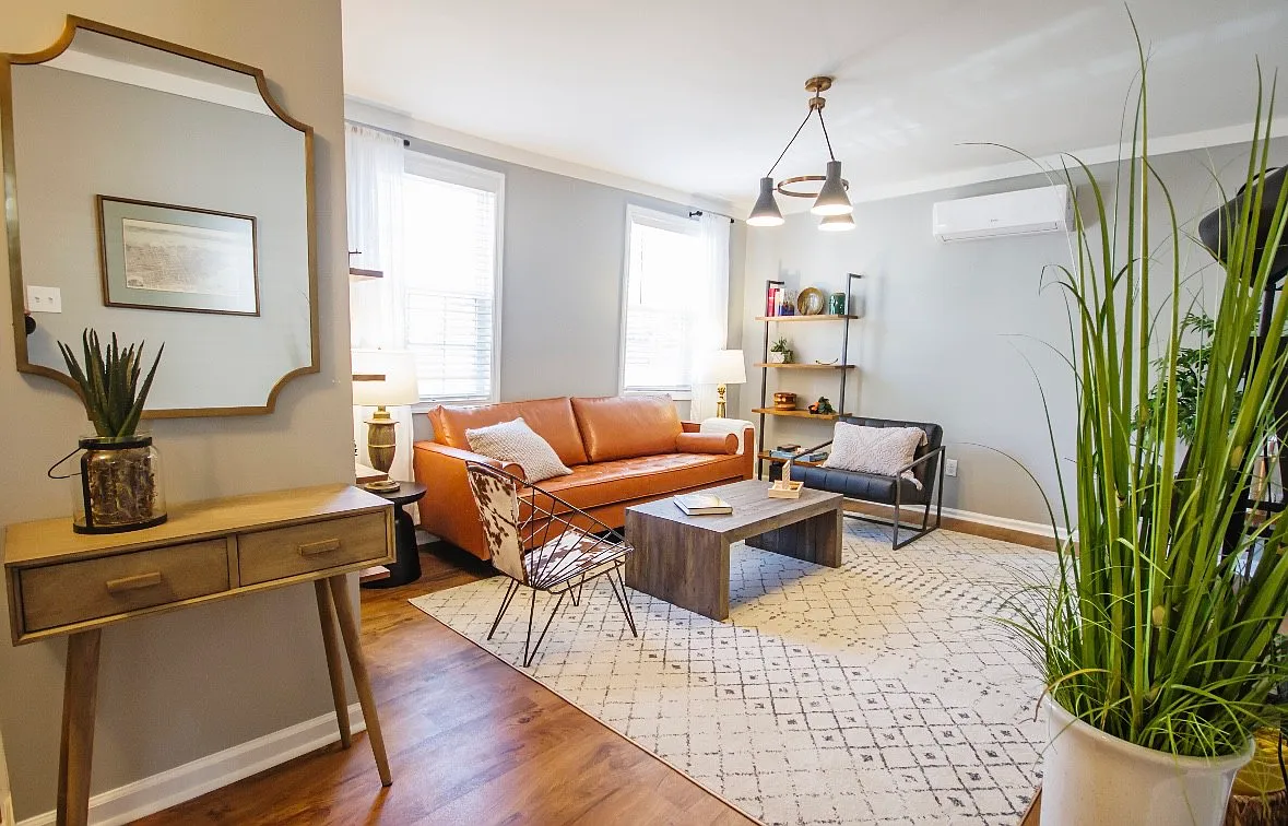 3 bed, 1100 sqft, $6,000 — Photo 1