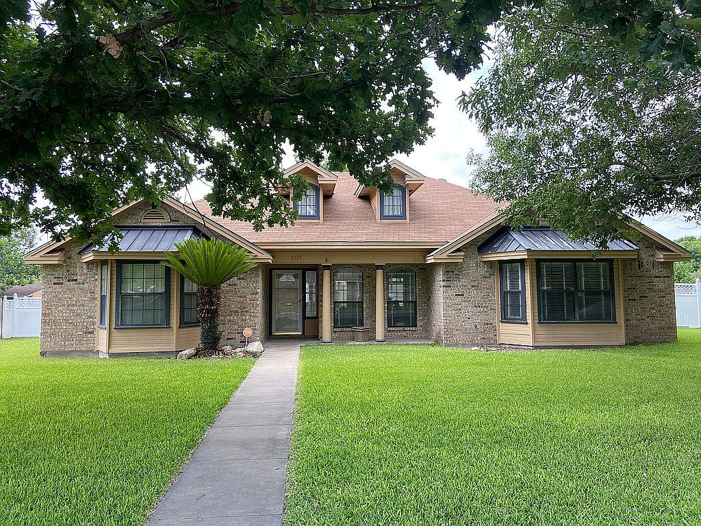 2125 Hackberry Dr, Uvalde, TX 78801 Zillow