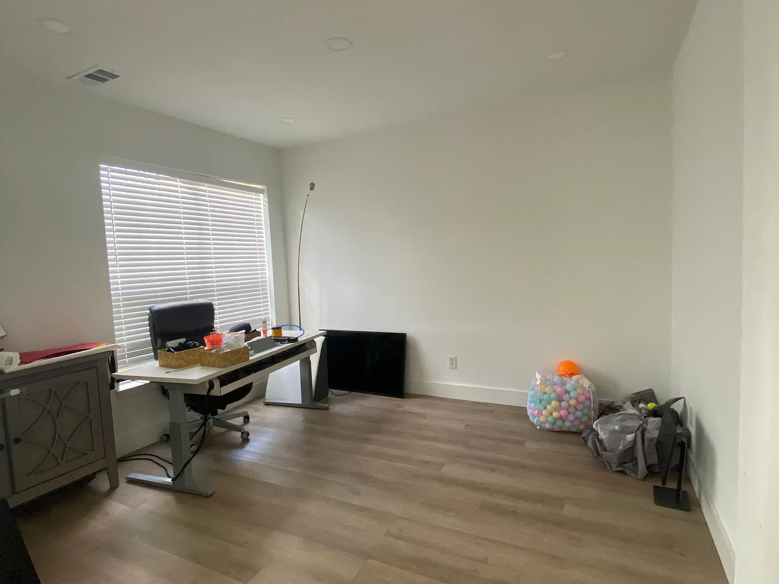 4 bed, 2.5 bath, 2839 sqft, $2,800 — Photo 4
