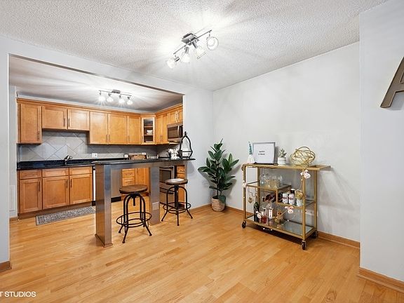 4th image of 1415 N Dearborn Pkwy #23C