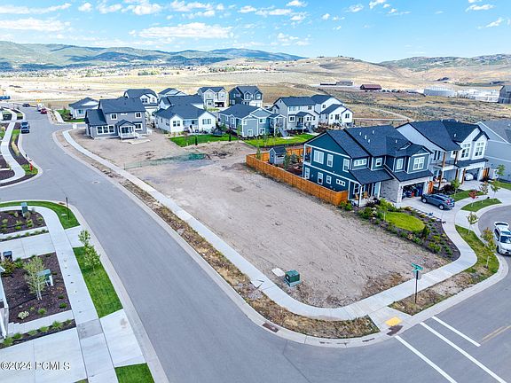 5th image of 1387 Sumac Cir