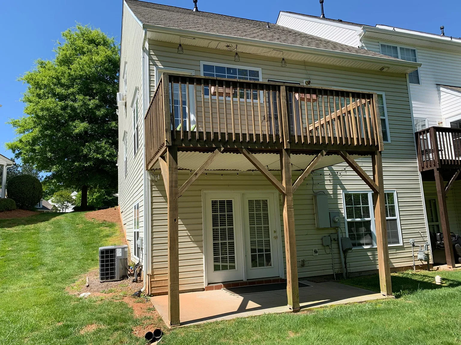 4 bed, 2400 sqft, $2,000 — Photo 3