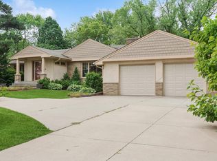 2280 Highway 36 W, Roseville, MN 55113