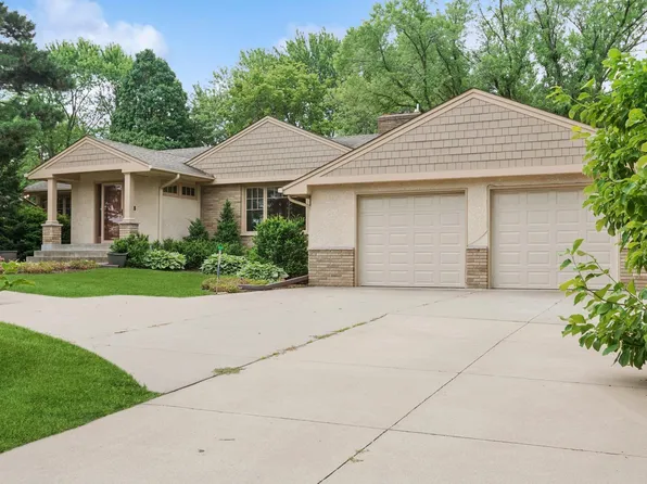 2280 Highway 36 W, Roseville, MN 55113
