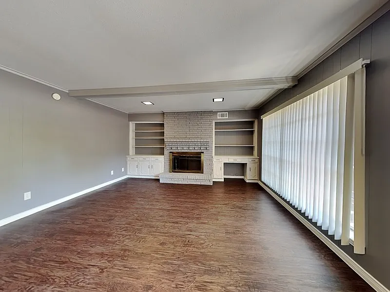 3 bed, 2.5 bath, 2050 sqft, $2,550 — Photo 3
