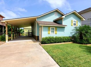 928 S Live Oak St, Rockport, TX 78382