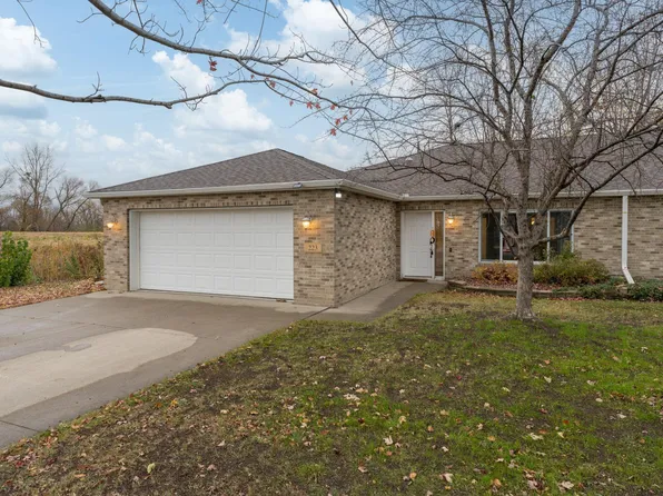 223 Lakeview Dr, Eagle Lake, MN 56024