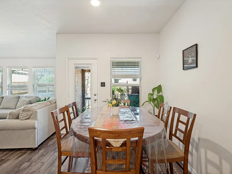 2920 Brazos Dr — Photo 9