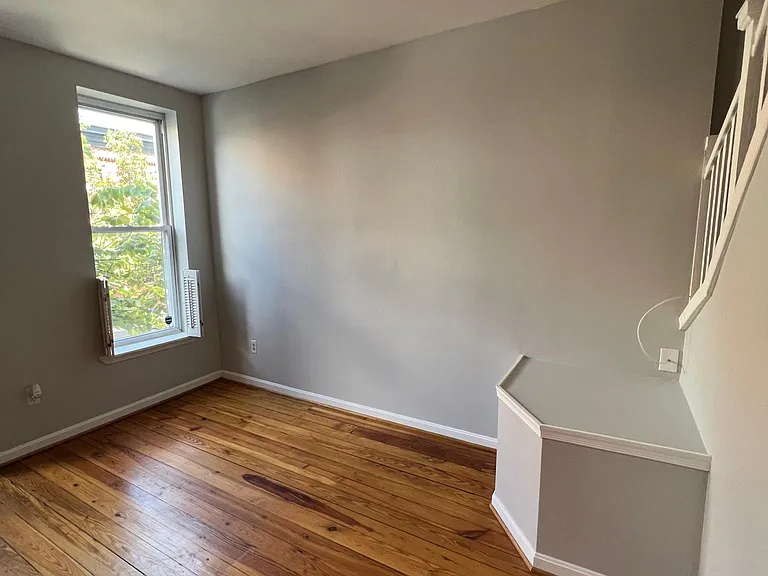 627 Harvey St — Photo 5