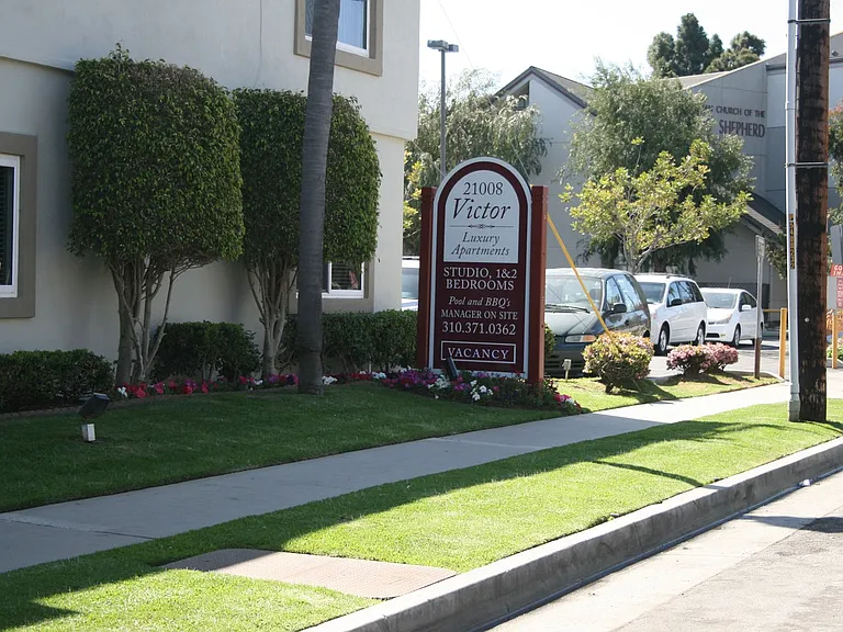 Victor — Photo 10