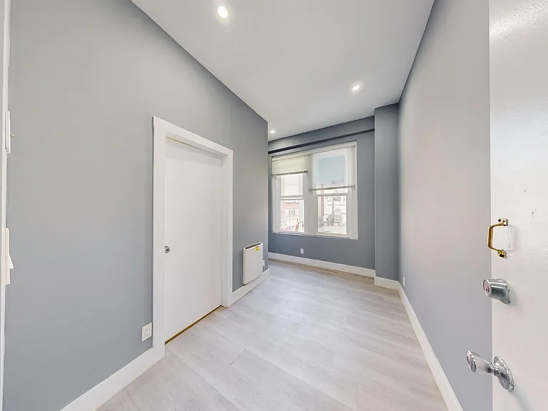41 6th St #16 — Photo 3
