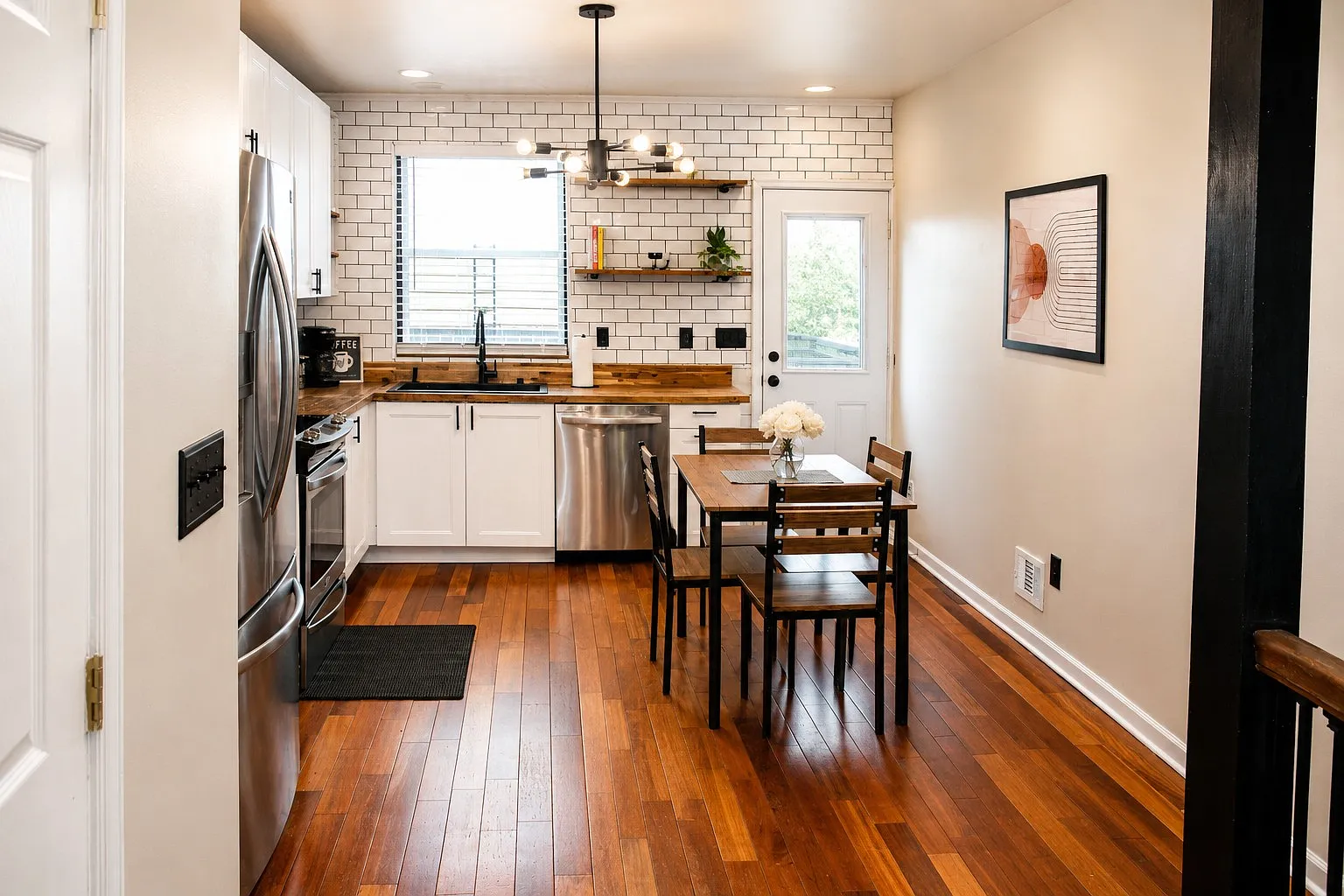 3 bed, 2.5 bath, 1170 sqft, $2,400 — Photo 4