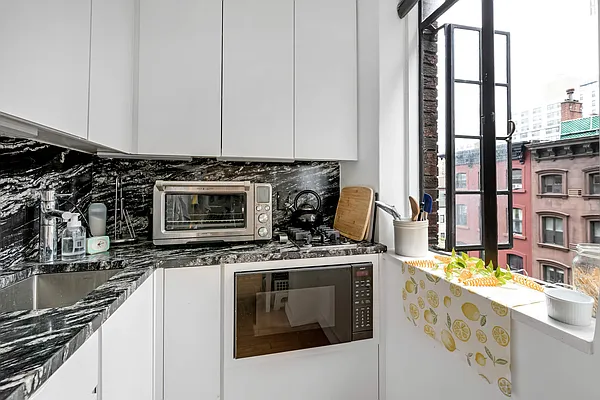 Sold by Compass | media 7