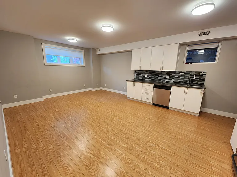 544 Gilmour St — Photo 3