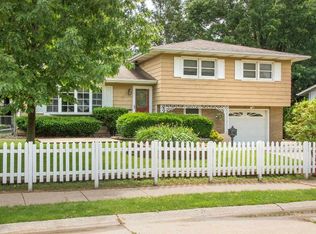 3403 Fairhaven Rd, Davenport, IA 52807