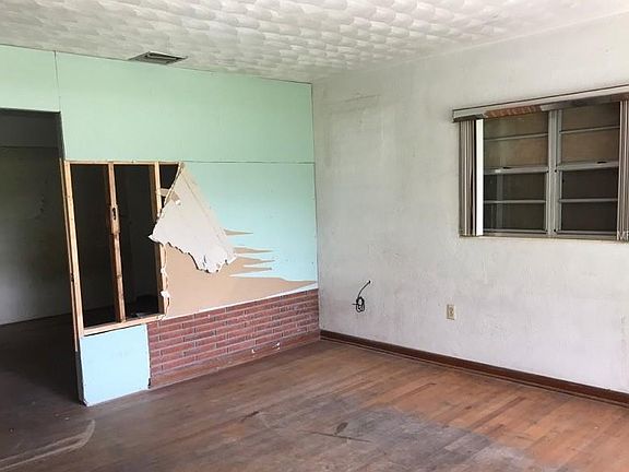 3rd image of 6204 Lee Lan Dr