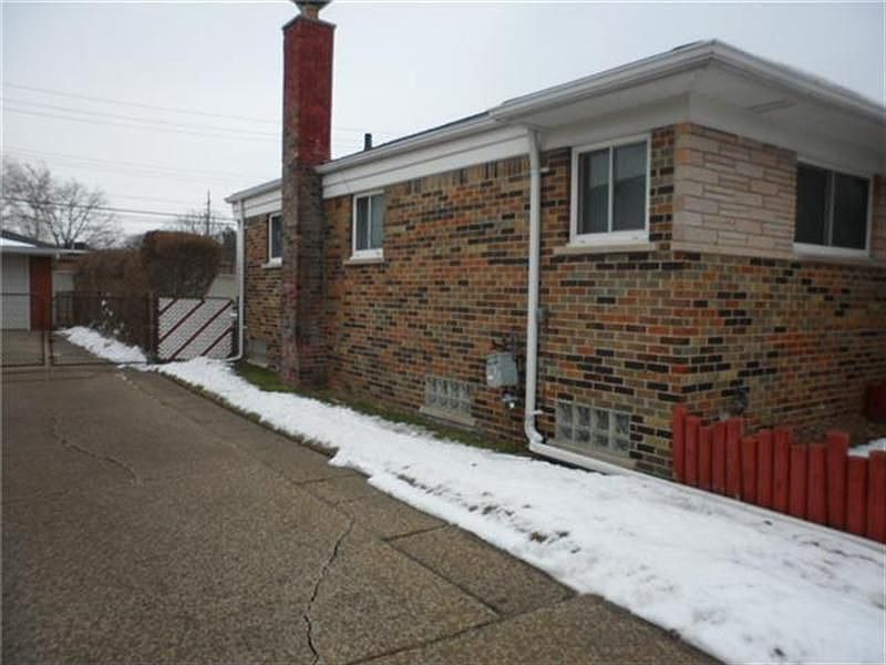 2nd image of 28164 Besmore Dr