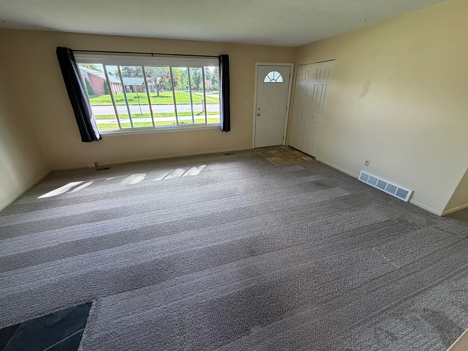 3 bed, 1250 sqft, $1,700 — Photo 4