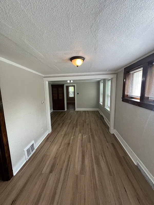 2 bed, 1.0 bath, $999 — Photo 3