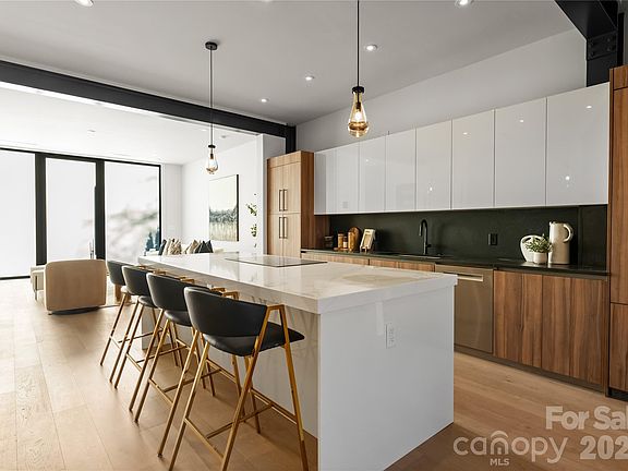 5th image of 421 Marsh Rd #102