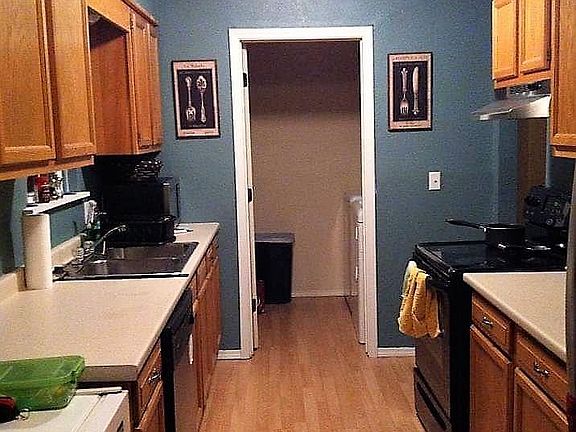 4th image of 901 E Pierce Ave