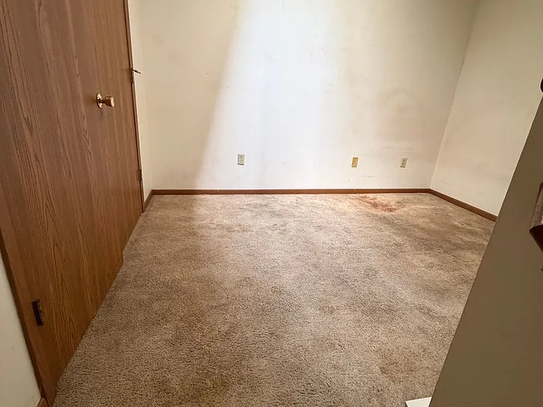 204 E Oak St — Photo 5