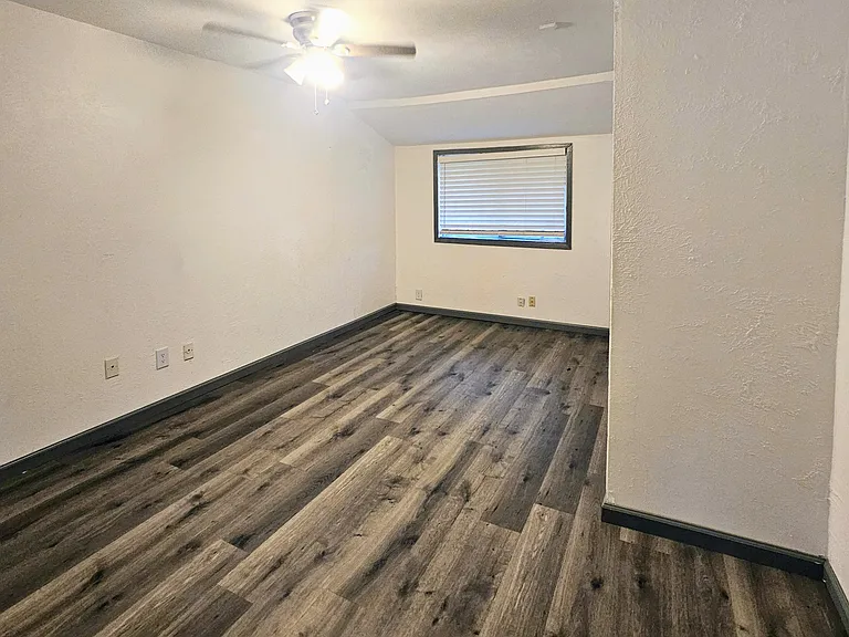4904 Beacon Ct — Photo 10