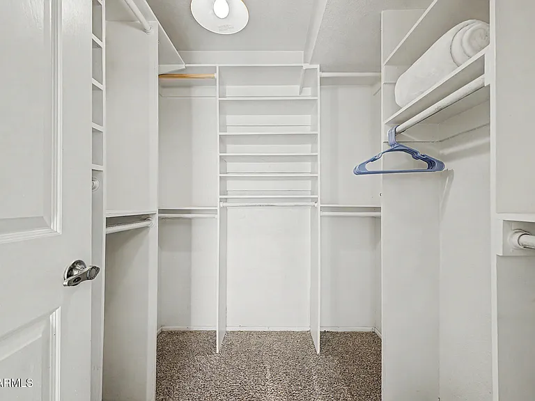 2445 S Catarina — Photo 18