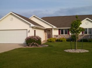 1194 Spring Lake Dr, De Pere, WI 54115