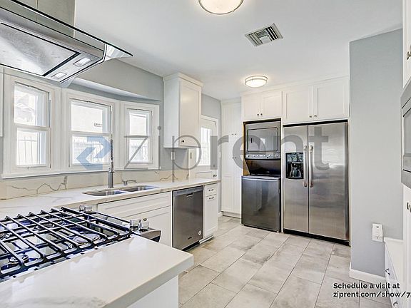 3rd image of 2808 W 84th Pl